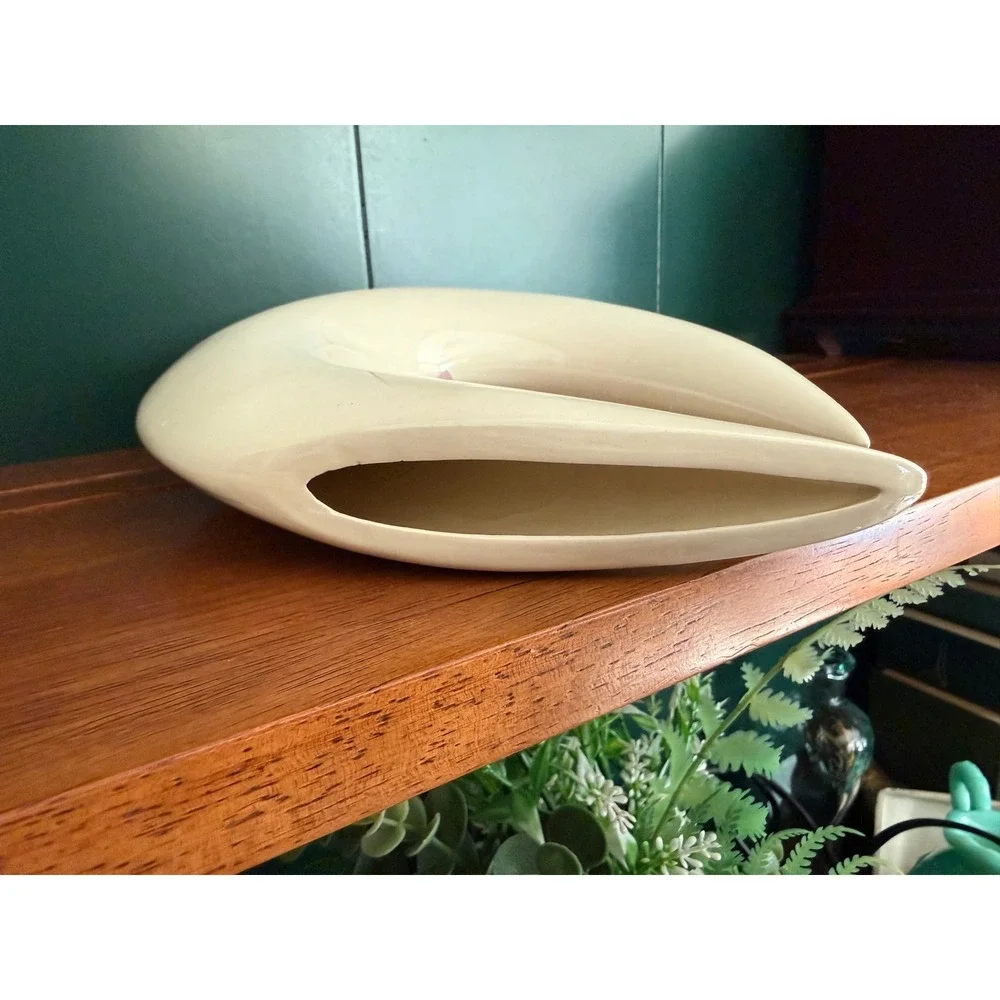 Vintage 80s Postmodern‎ Ceramic Crescent Moon Vase Floral Deco Revival Cream